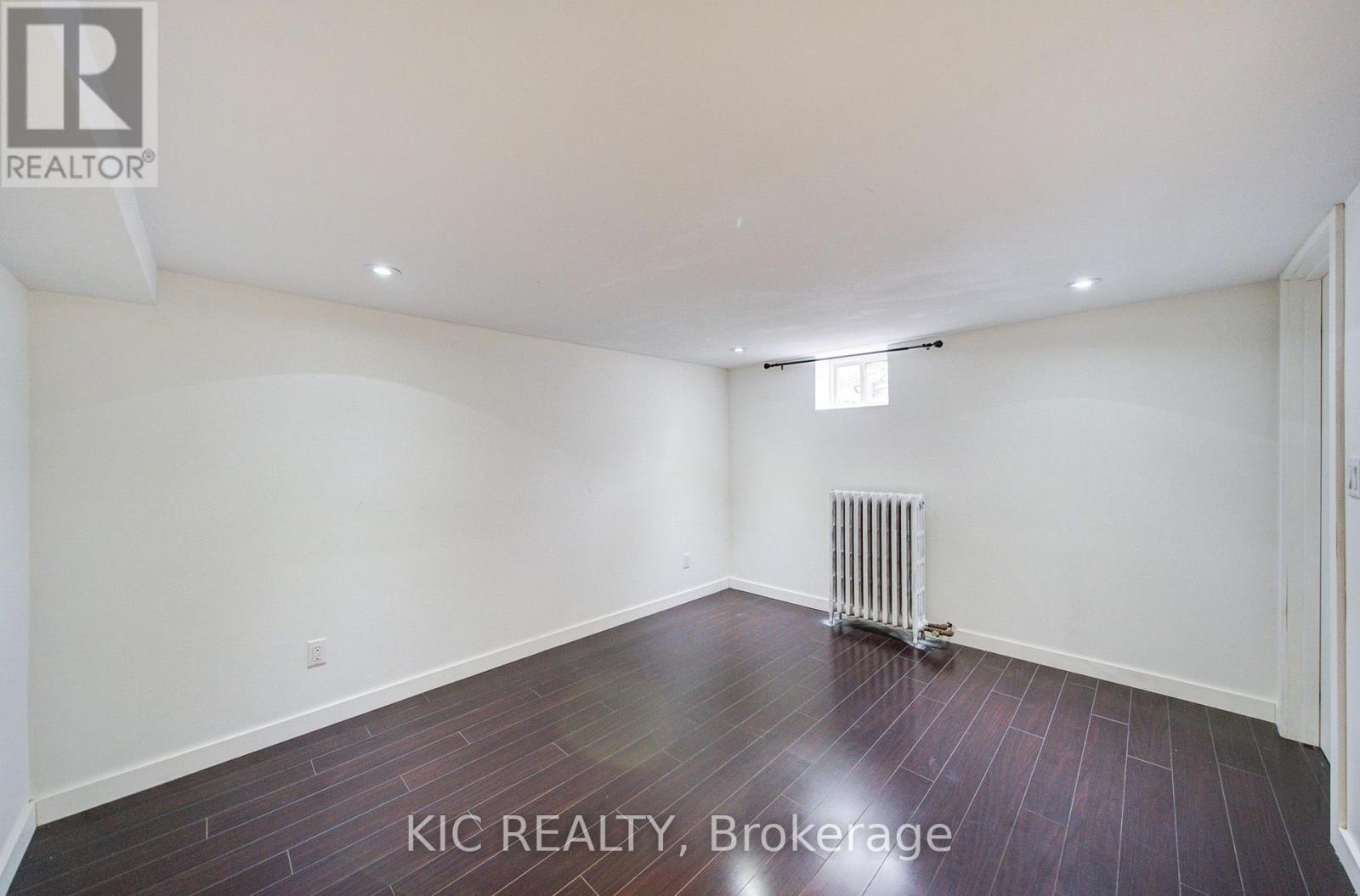 35 Montcalm Avenue NW, Toronto, Ontario  M6E 4N5 - Photo 11 - W13817060