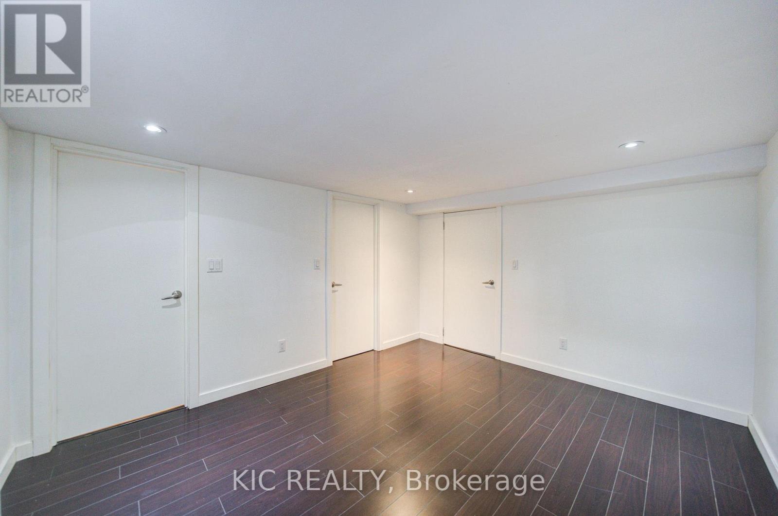 35 Montcalm Avenue NW, Toronto, Ontario  M6E 4N5 - Photo 16 - W13817060