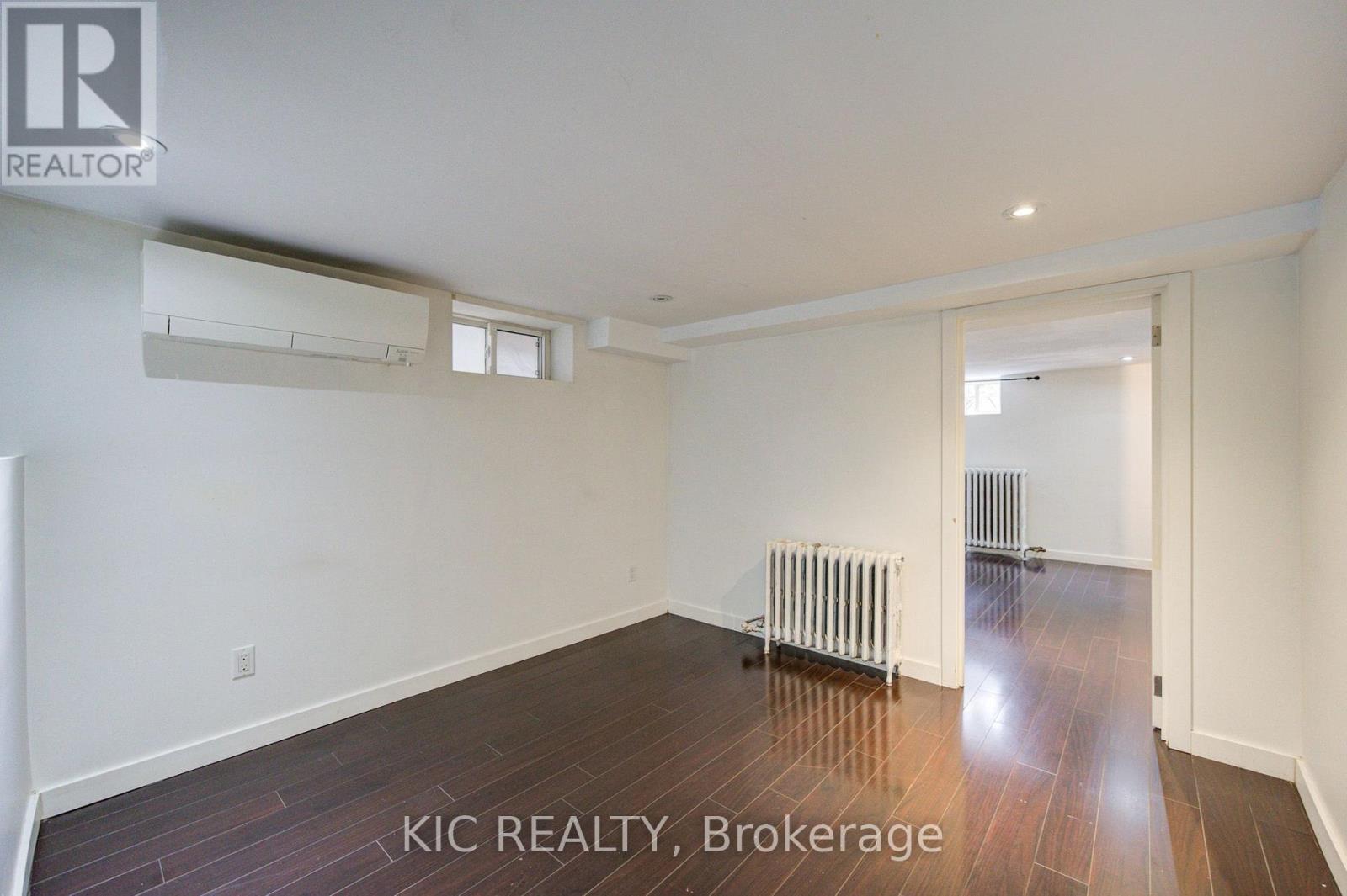 35 Montcalm Avenue NW, Toronto, Ontario  M6E 4N5 - Photo 9 - W13817060