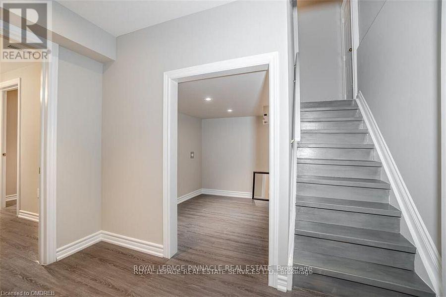 3265 Topeka Drive, Mississauga, Ontario  L5M 7V1 - Photo 3 - W13817064