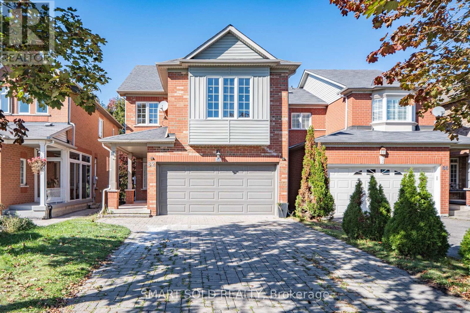 82 BALLYMORE DRIVE, Aurora, Ontario