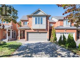 82 BALLYMORE DRIVE, Aurora, Ontario