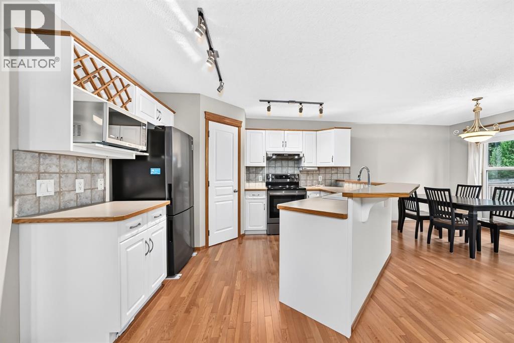 234 Somerglen Way SW, Calgary, Alberta  T2Y 4B3 - Photo 4 - A2342650