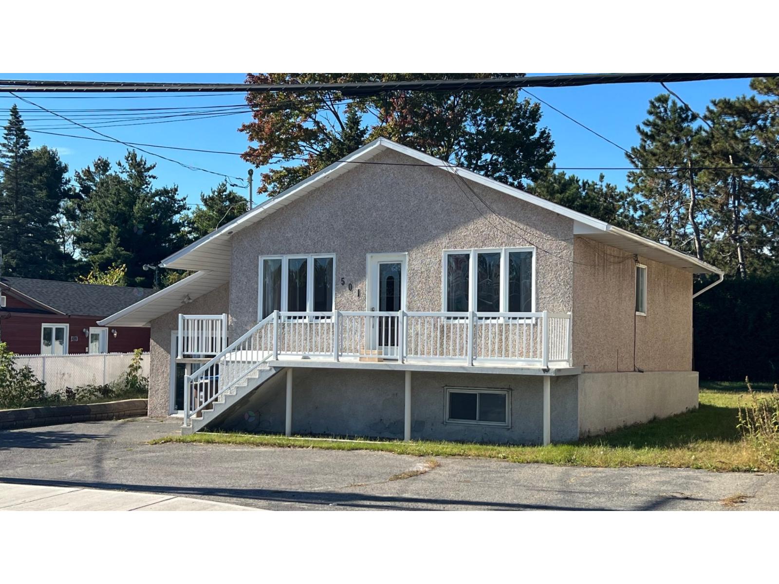 501 Boul. Ste-Anne Sainte-Anne-des-Plaines Quebec Canada J0N1H0 2