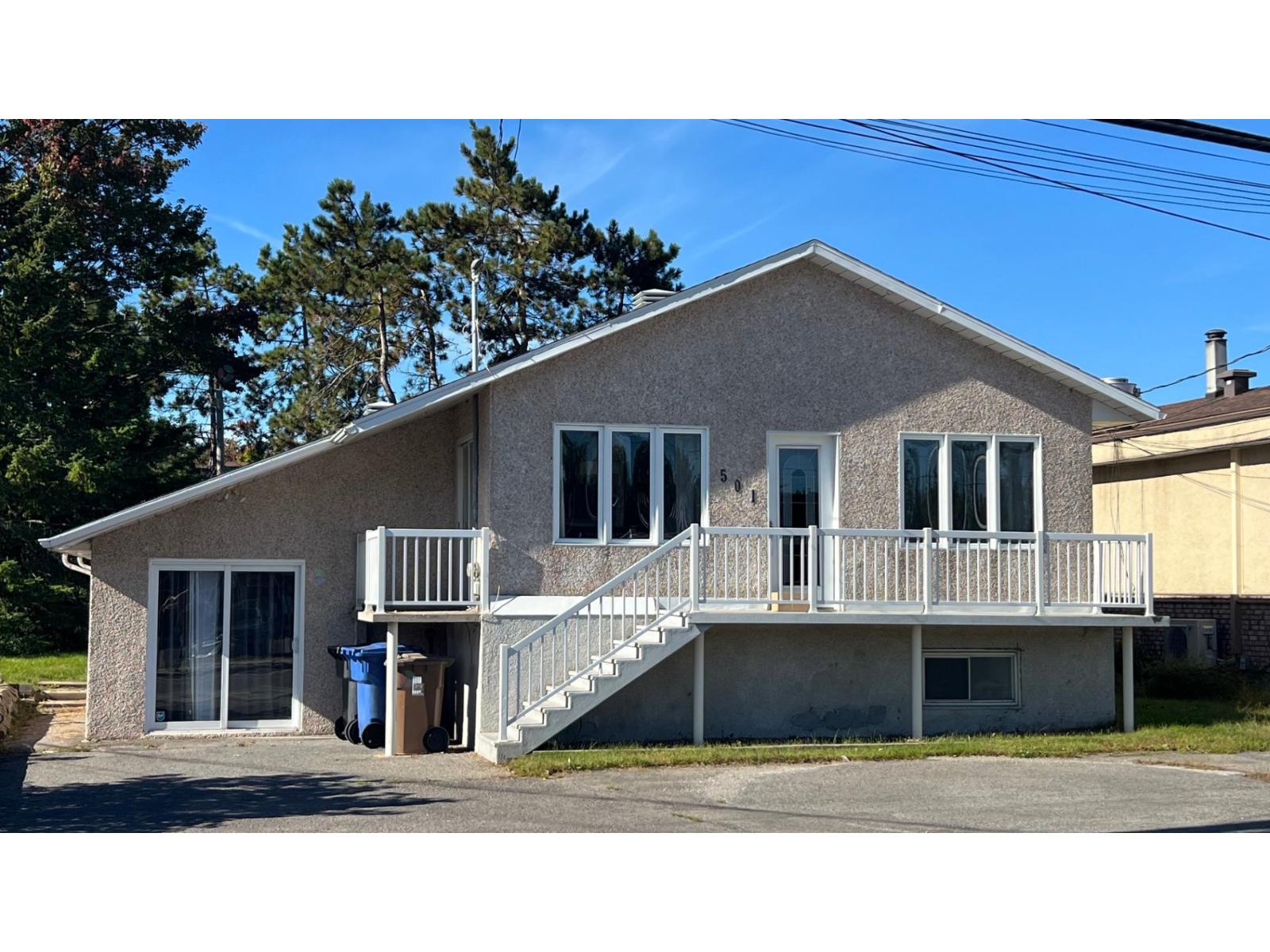 501 Boul. Ste-Anne Sainte-Anne-des-Plaines Quebec Canada J0N1H0 3