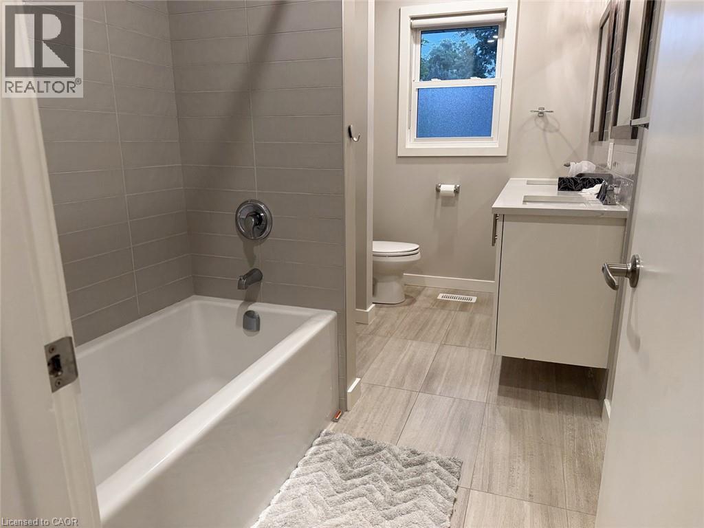 175 West 27th Street Unit# Main Floor, Hamilton, Ontario  L9C 5A5 - Photo 6 - 40856757
