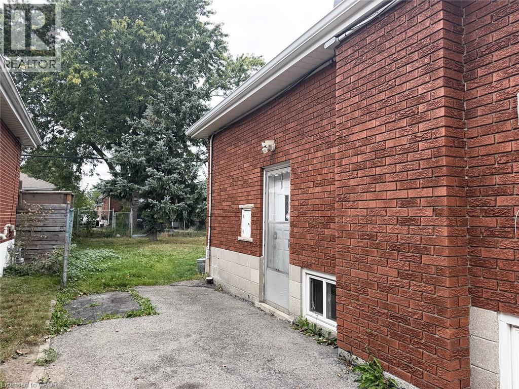 1107 Mohawk Road E Unit# Bsmt, Hamilton, Ontario  L8T 2S4 - Photo 3 - 40857078
