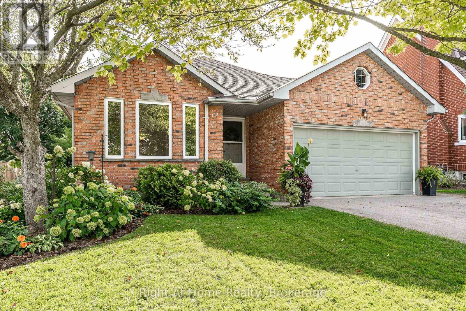 117 Pleasant Drive, Stratford, Ontario  N5A 4X5 - Photo 2 - X13817144