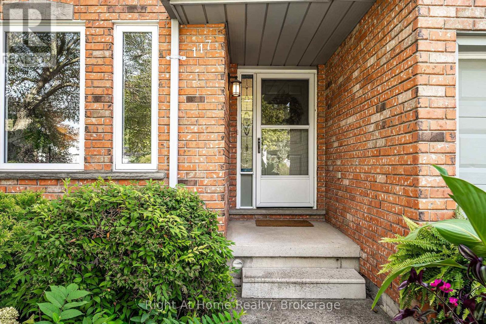 117 Pleasant Drive, Stratford, Ontario  N5A 4X5 - Photo 3 - X13817144
