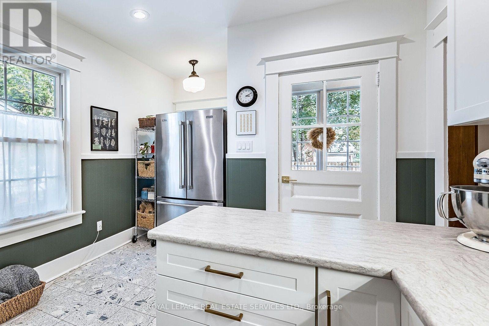 21 Eastbourne Crescent, Toronto, Ontario  M8V 1W5 - Photo 19 - W13817114