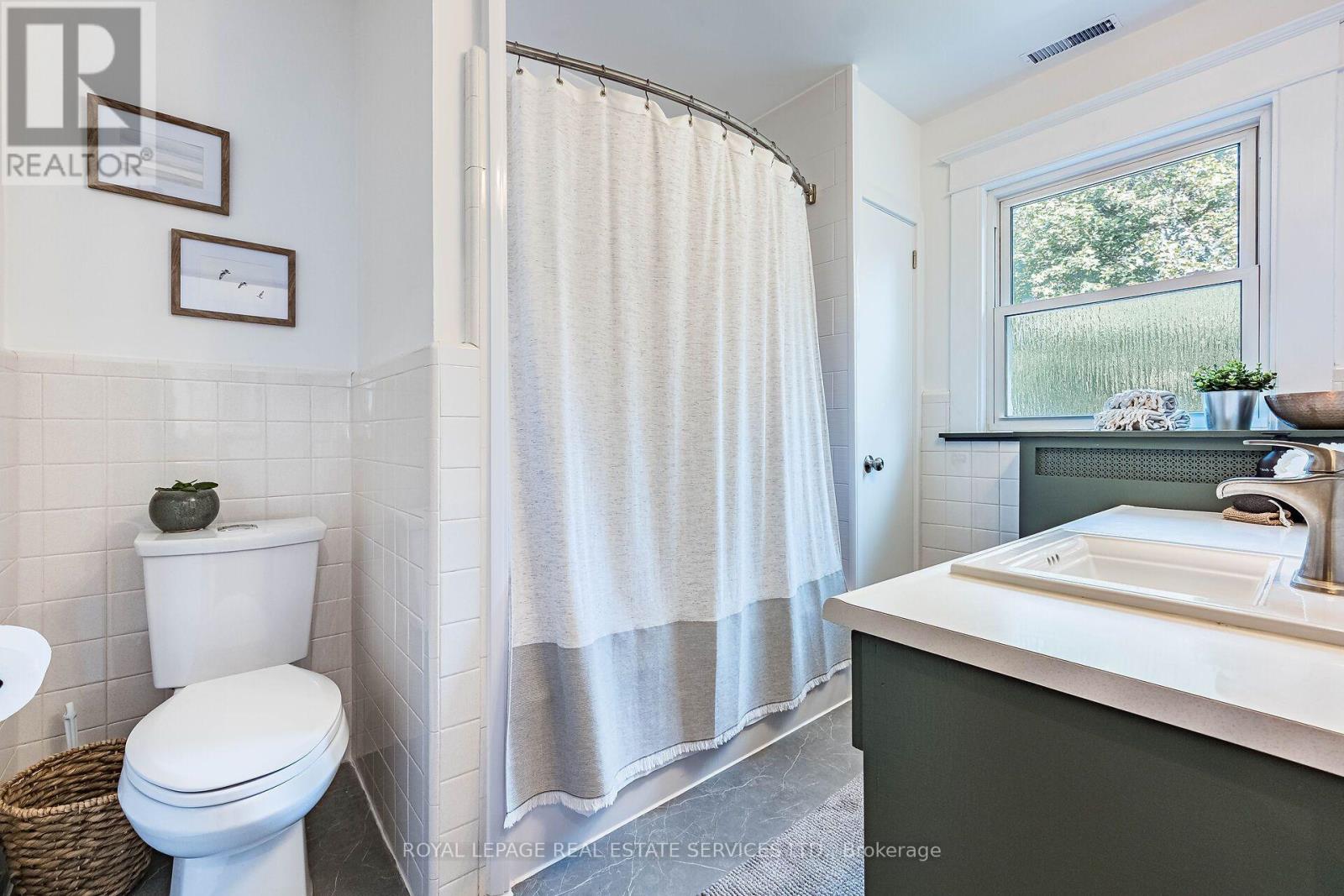 21 Eastbourne Crescent, Toronto, Ontario  M8V 1W5 - Photo 32 - W13817114