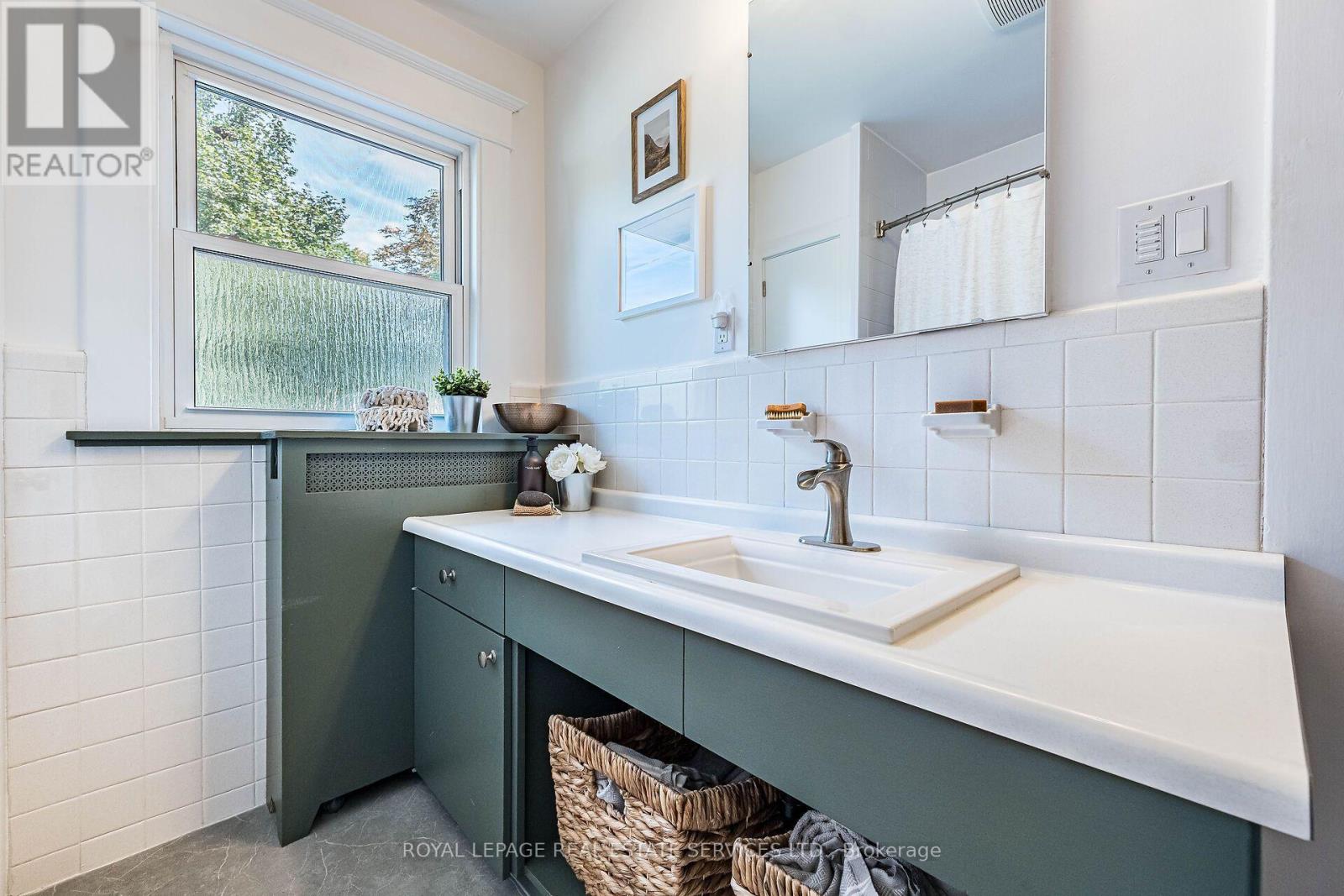 21 Eastbourne Crescent, Toronto, Ontario  M8V 1W5 - Photo 33 - W13817114