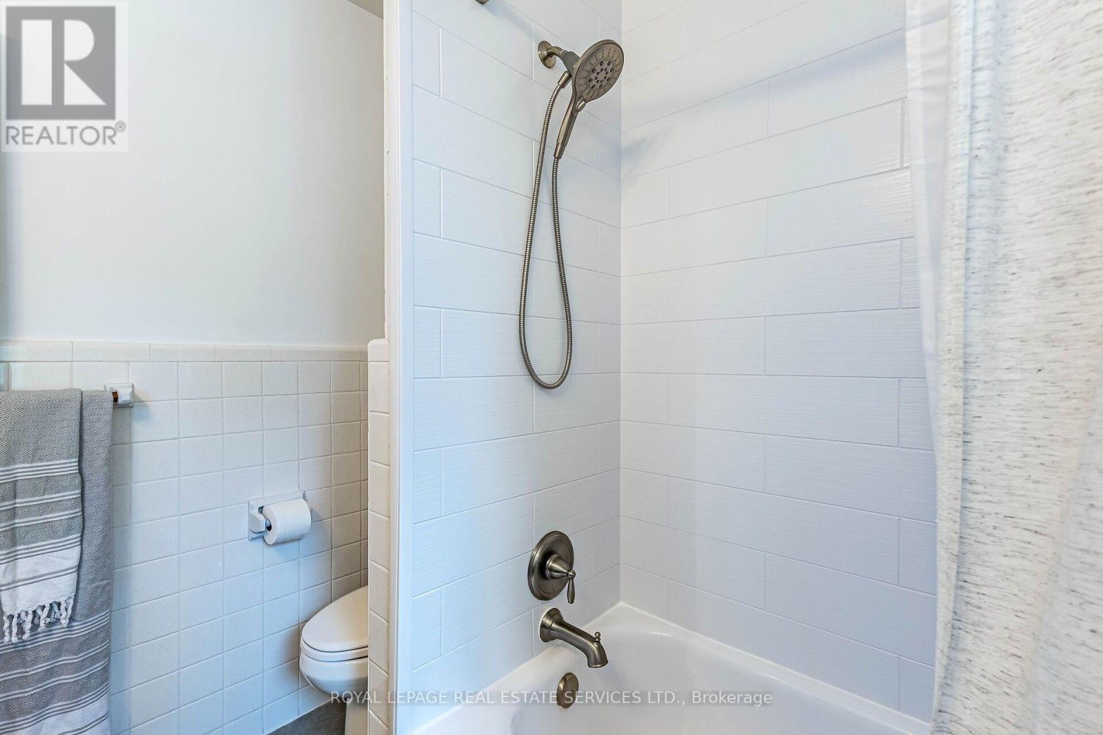 21 Eastbourne Crescent, Toronto, Ontario  M8V 1W5 - Photo 35 - W13817114