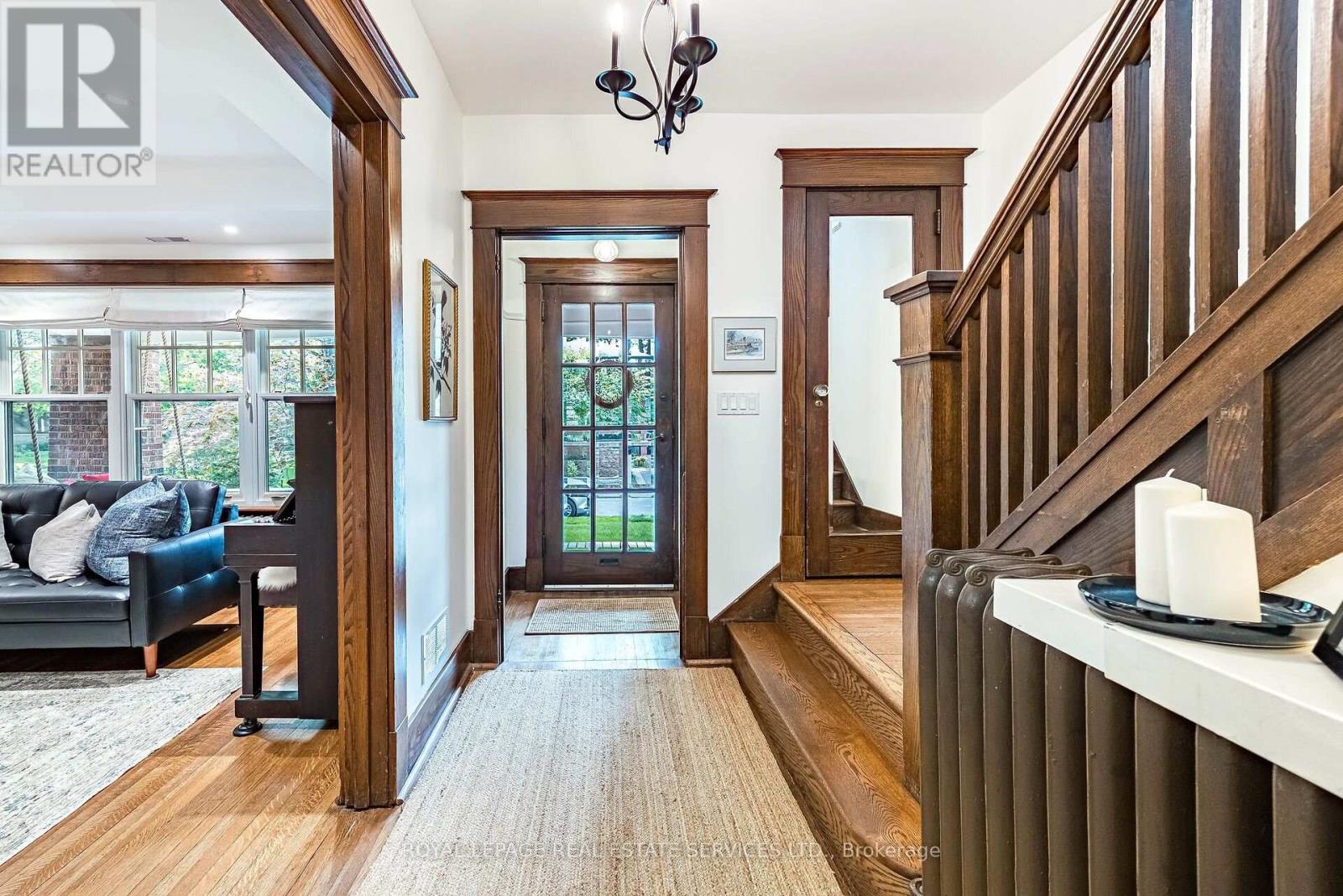 21 Eastbourne Crescent, Toronto, Ontario  M8V 1W5 - Photo 7 - W13817114