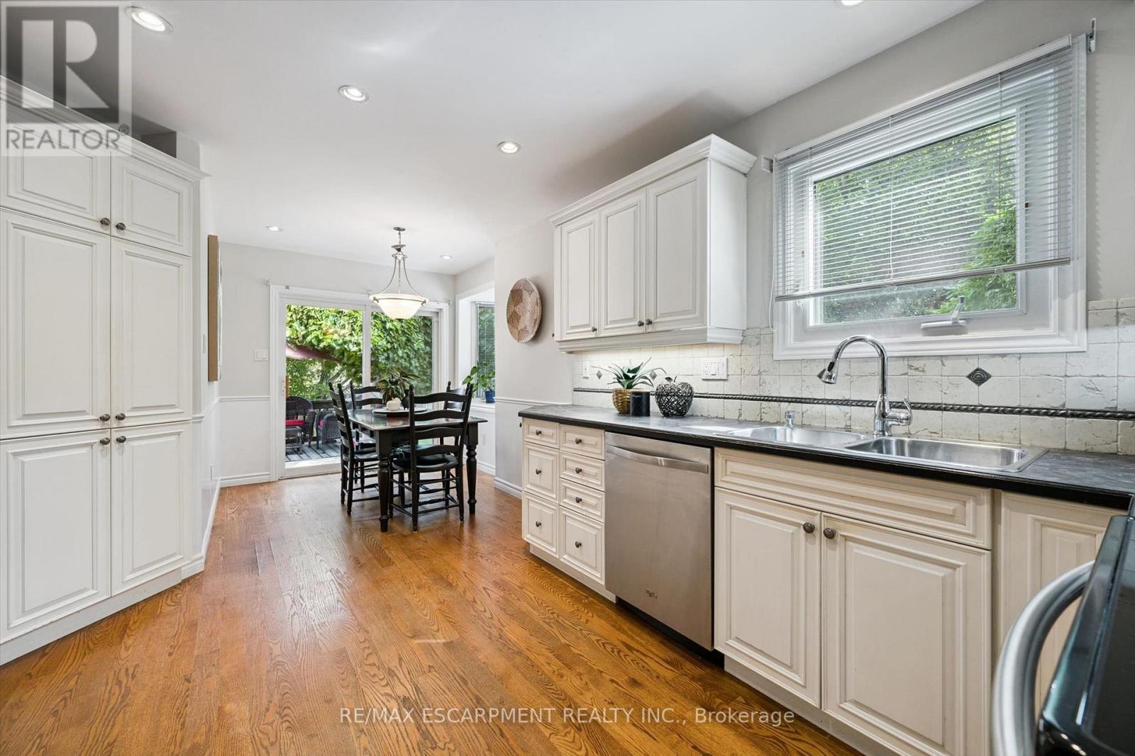 2203 Robin Drive, Mississauga, Ontario  L5K 2L5 - Photo 15 - W13817120