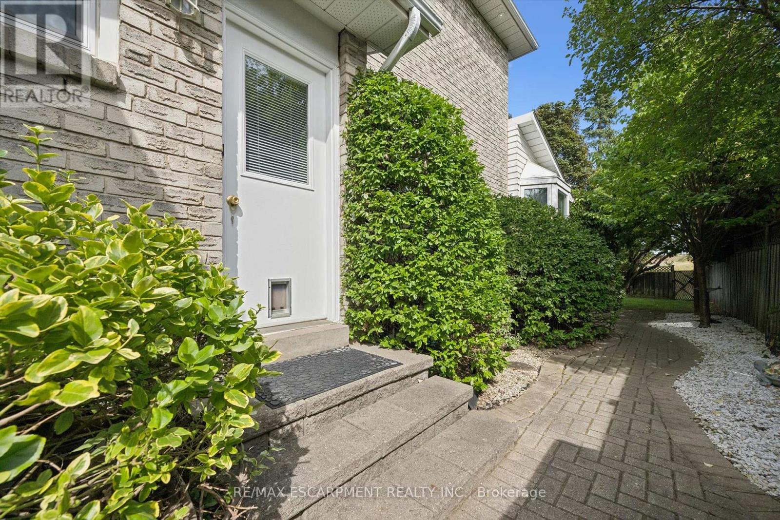 2203 Robin Drive, Mississauga, Ontario  L5K 2L5 - Photo 34 - W13817120
