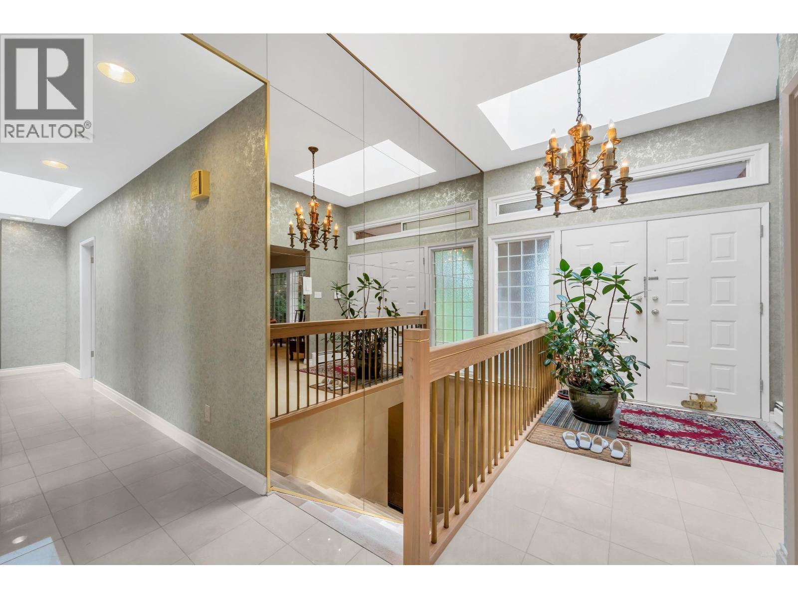 7 Semana Crescent, Vancouver, British Columbia  V6N 2E1 - Photo 2 - R3168418