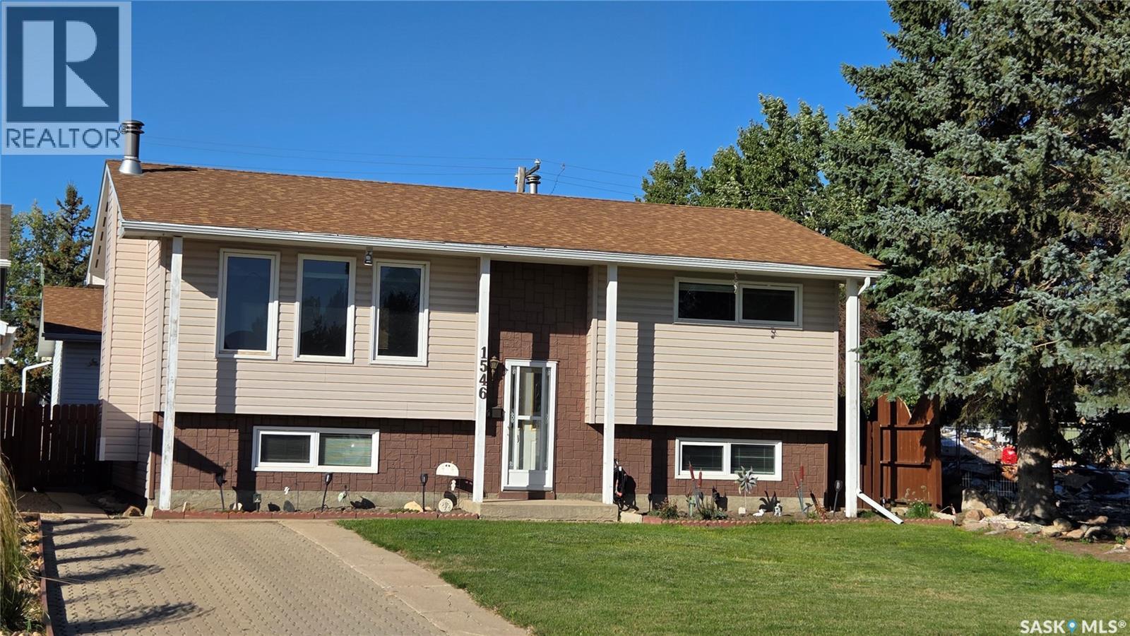 1546 Hochelaga STREET W, Moose Jaw, Saskatchewan