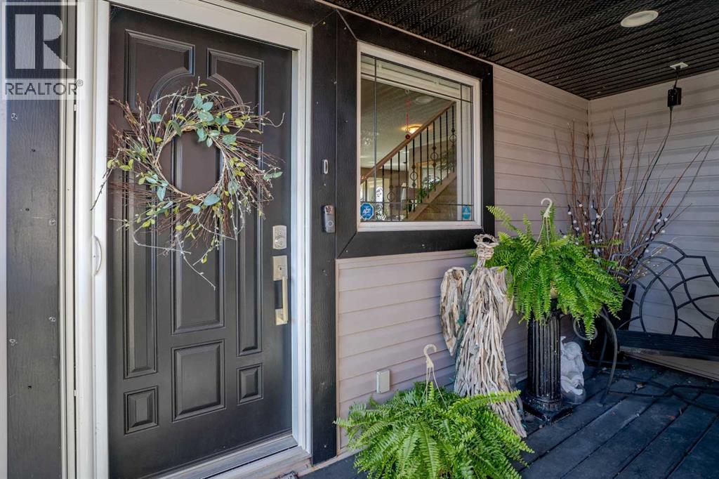 460 Sunset Link, Crossfield, Alberta  T0M 0S0 - Photo 3 - A2347495