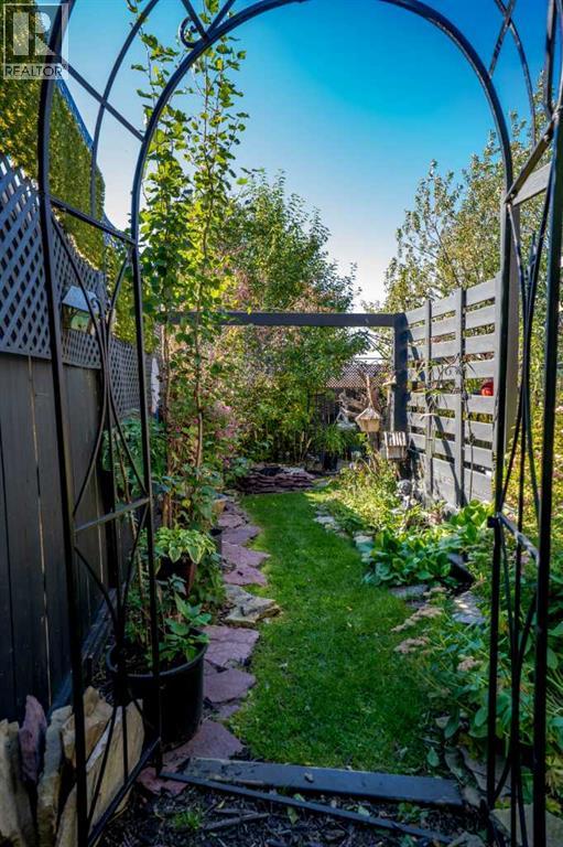 460 Sunset Link, Crossfield, Alberta  T0M 0S0 - Photo 7 - A2347495