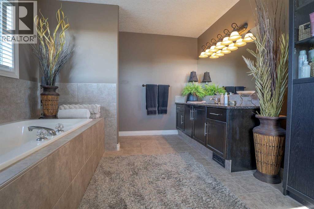 460 Sunset Link, Crossfield, Alberta  T0M 0S0 - Photo 37 - A2347495