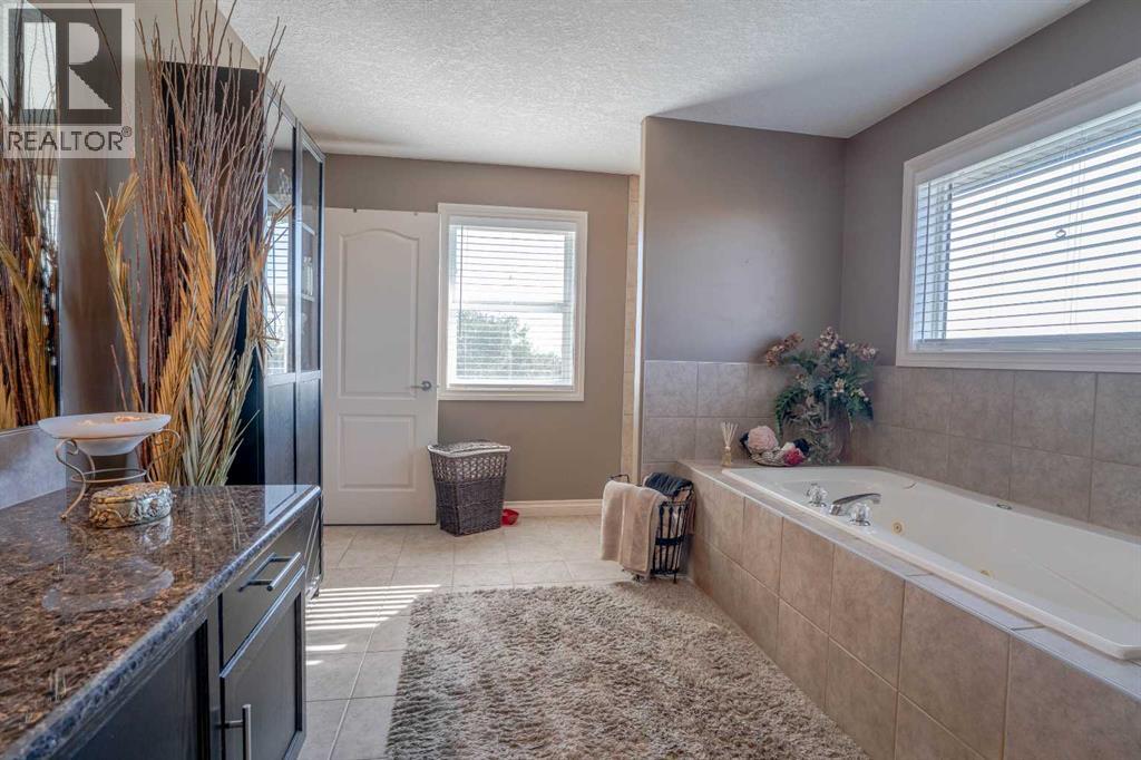 460 Sunset Link, Crossfield, Alberta  T0M 0S0 - Photo 39 - A2347495