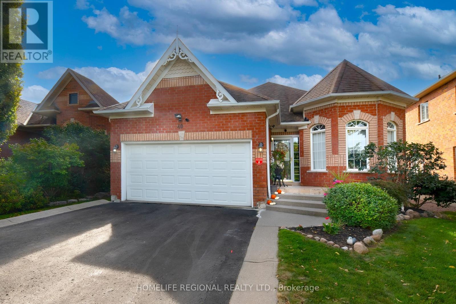 40 ARNOLD CRESCENT, Whitby, Ontario