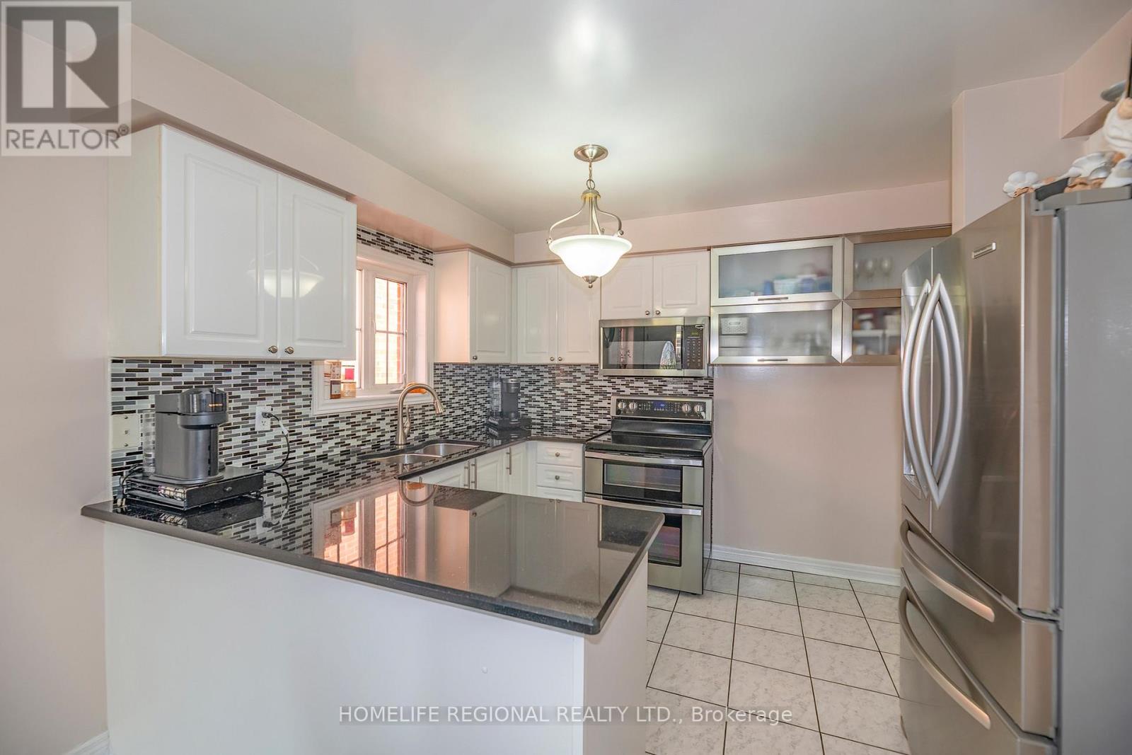 40 Arnold Crescent, Whitby, Ontario  L1M 1H9 - Photo 11 - E13817154