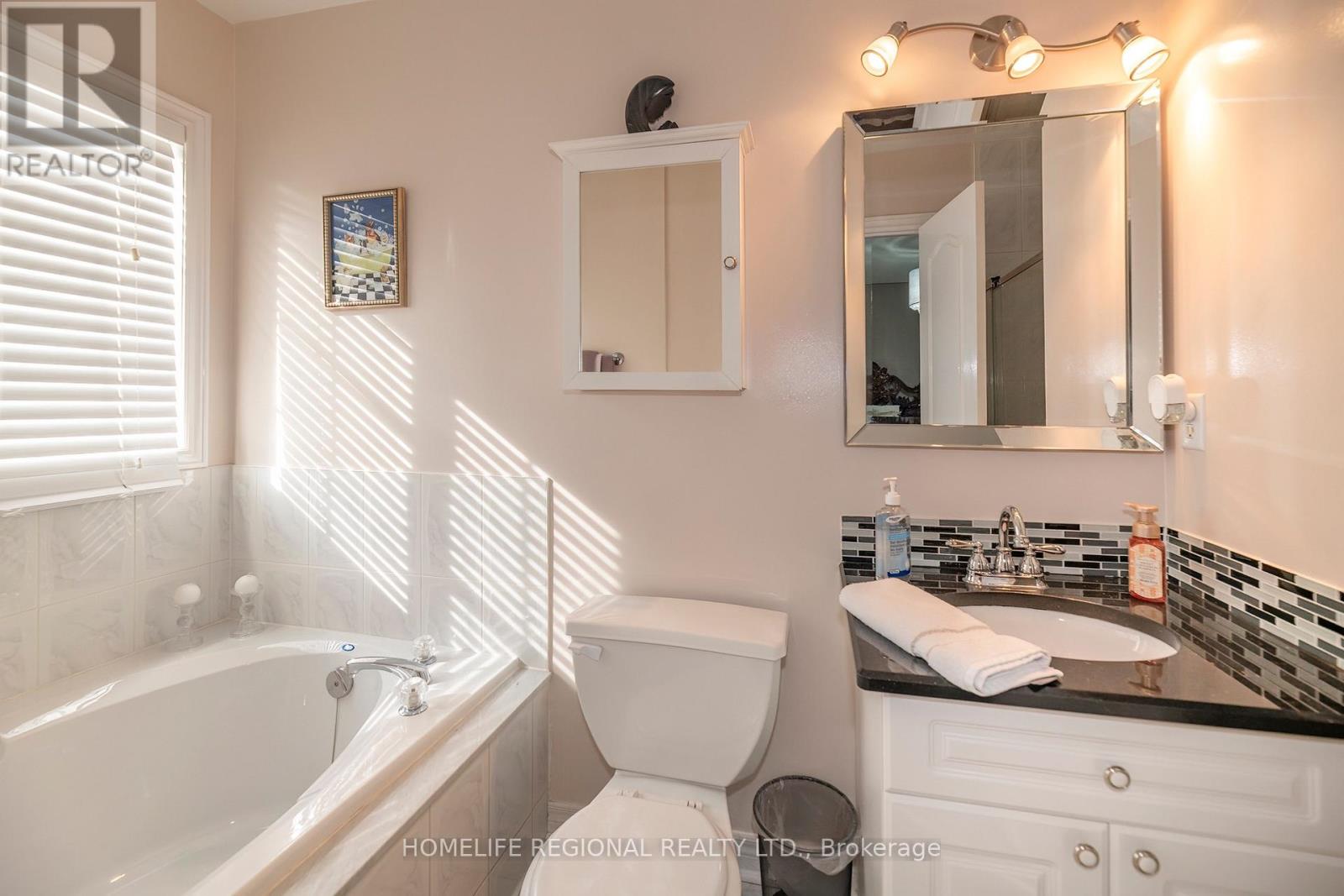 40 Arnold Crescent, Whitby, Ontario  L1M 1H9 - Photo 15 - E13817154