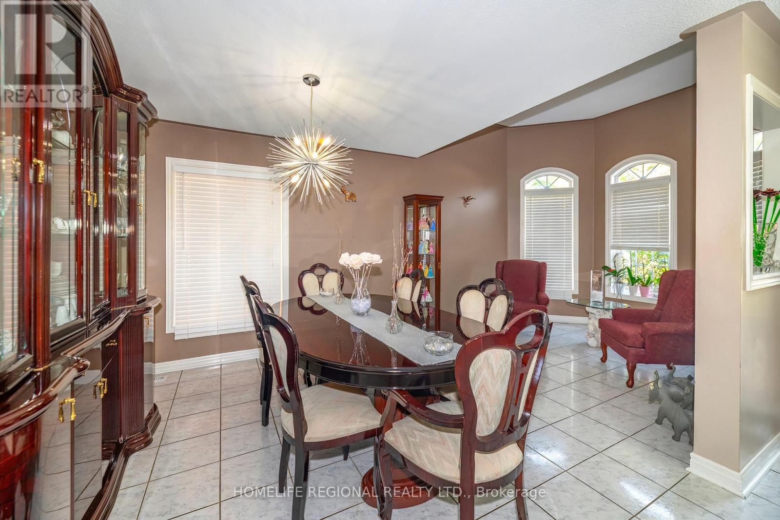 40 Arnold Crescent, Whitby, Ontario  L1M 1H9 - Photo 4 - E13817154