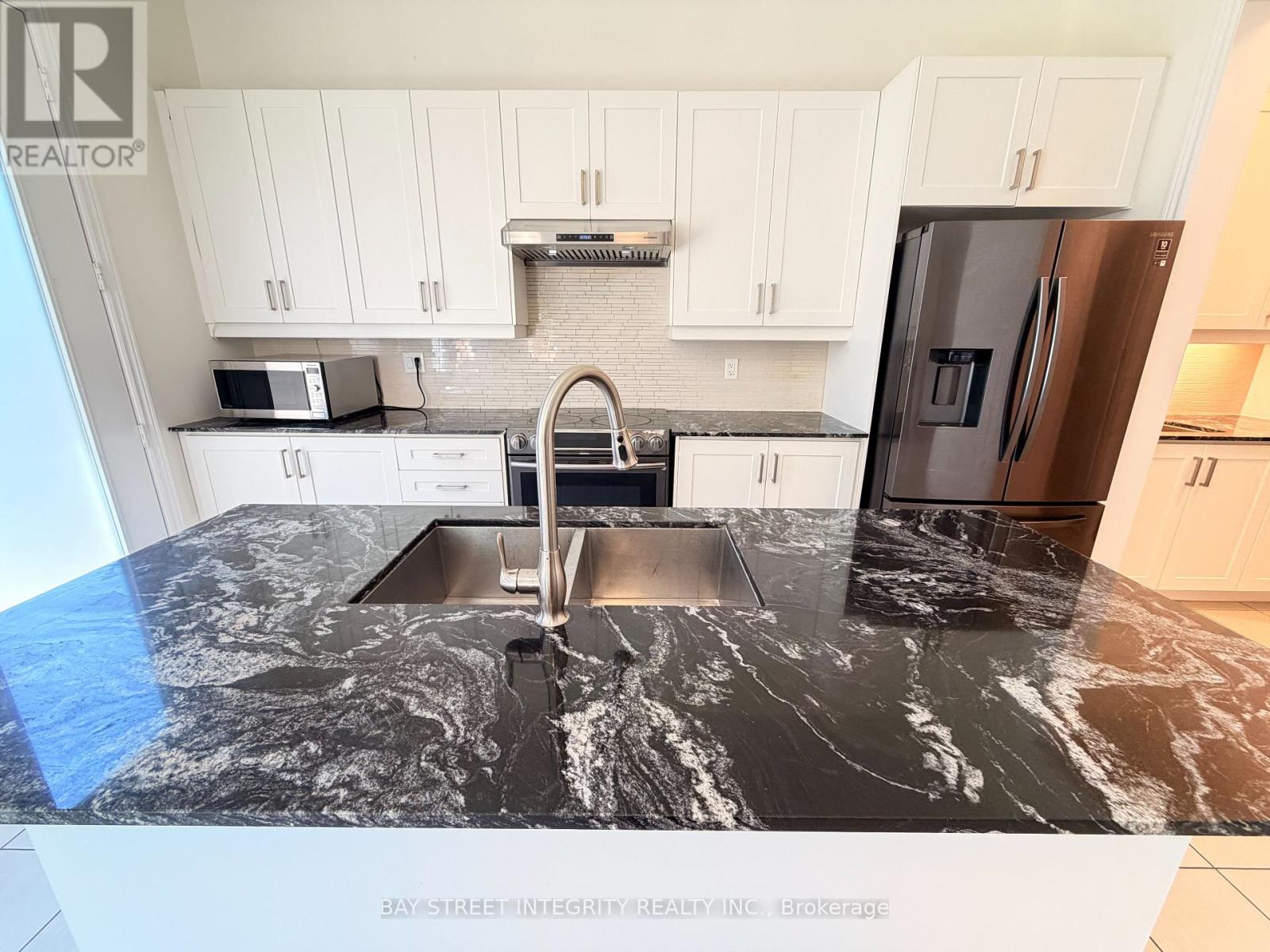 61 Cannes Avenue, Vaughan, Ontario  L4H 4P8 - Photo 4 - N13817162