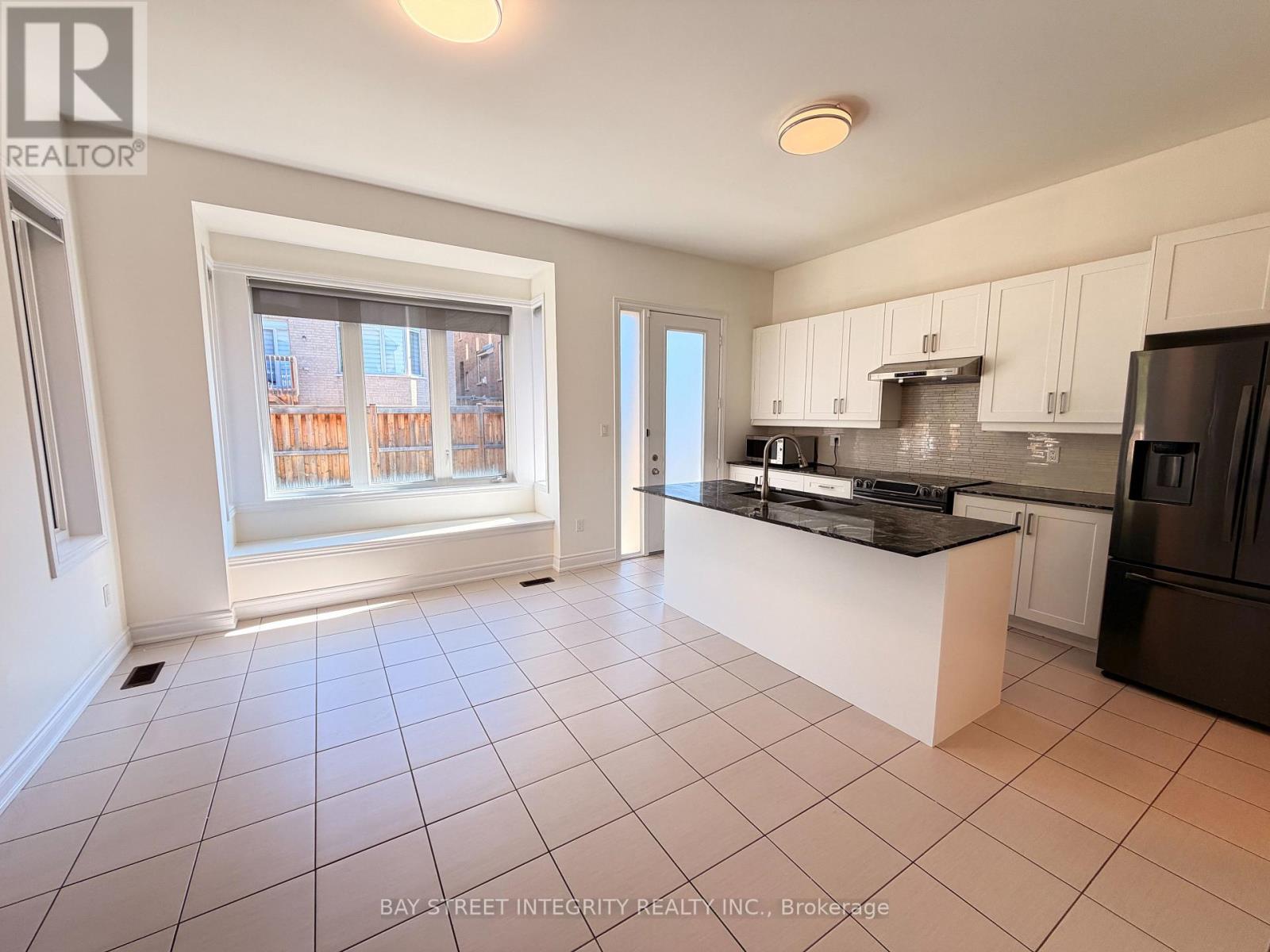 61 Cannes Avenue, Vaughan, Ontario  L4H 4P8 - Photo 5 - N13817162