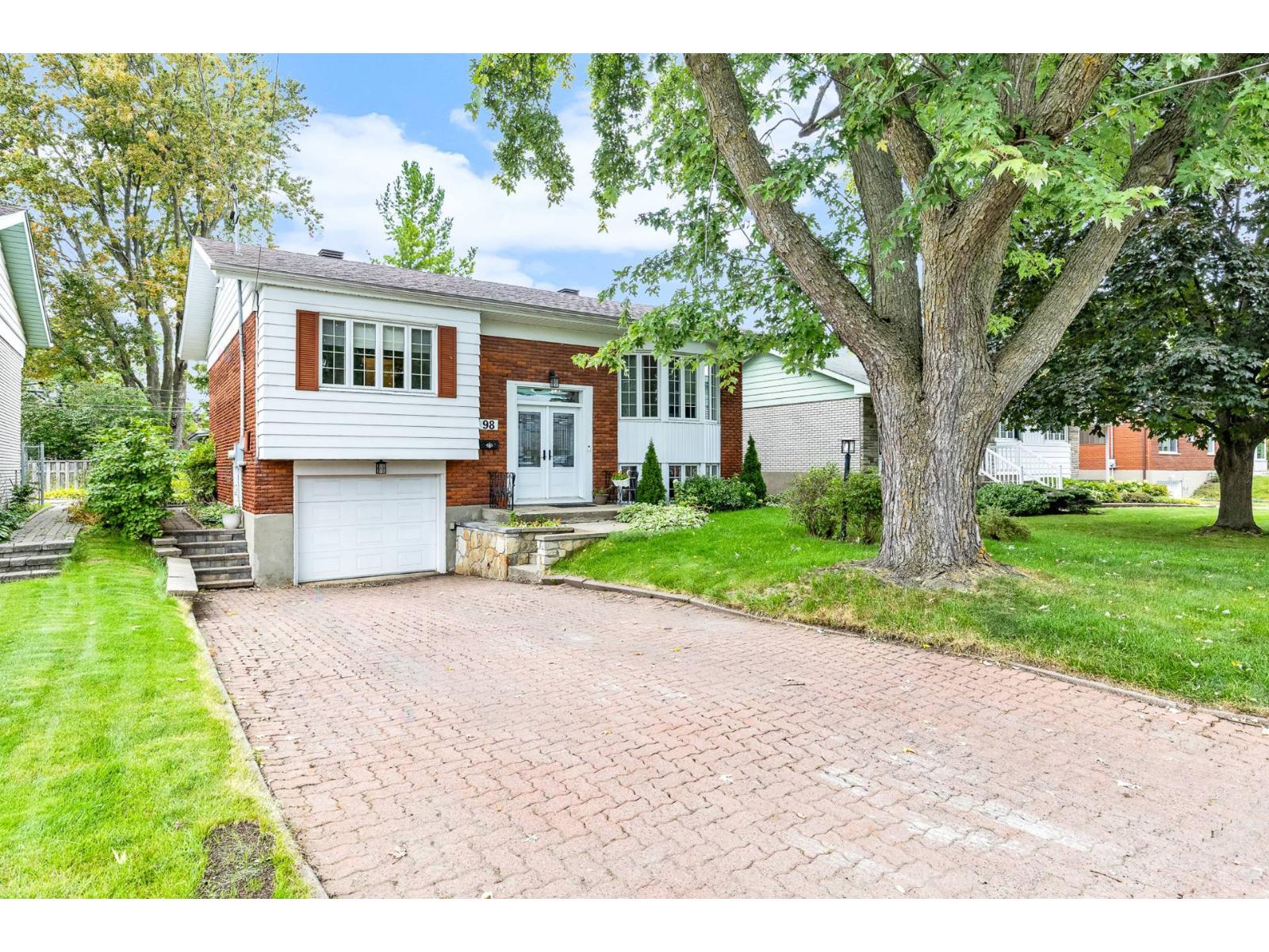 98 Rue Cartier Montréal (Pierrefonds-Roxboro) Quebec Canada H8Y1G8 3