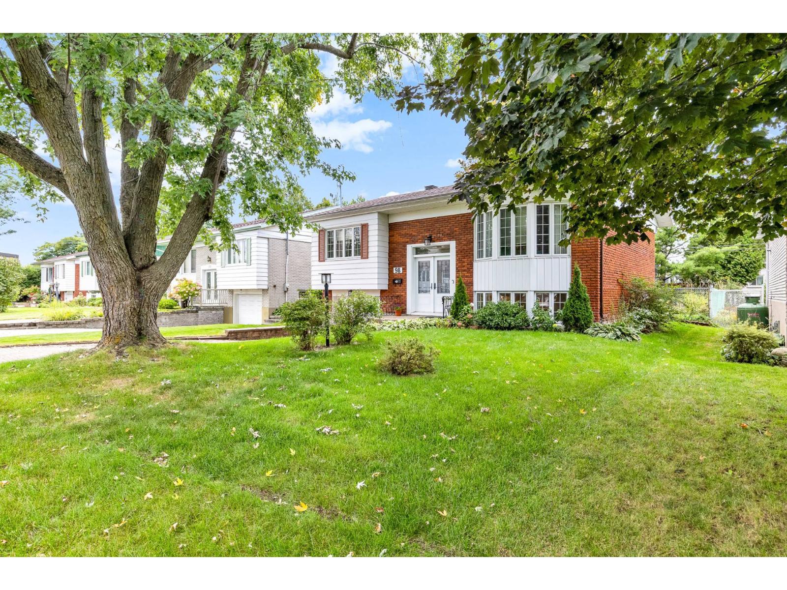 98 Rue Cartier Montréal (Pierrefonds-Roxboro) Quebec Canada H8Y1G8 4