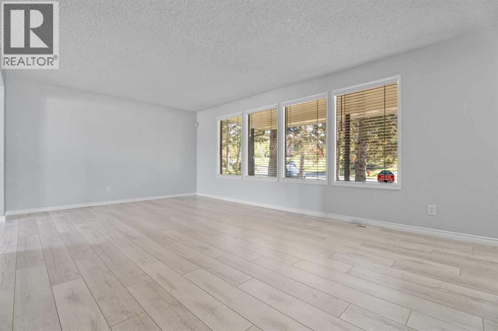 135 Queensland Road SE, Calgary, Alberta  T2J 3R9 - Photo 10 - A2344234