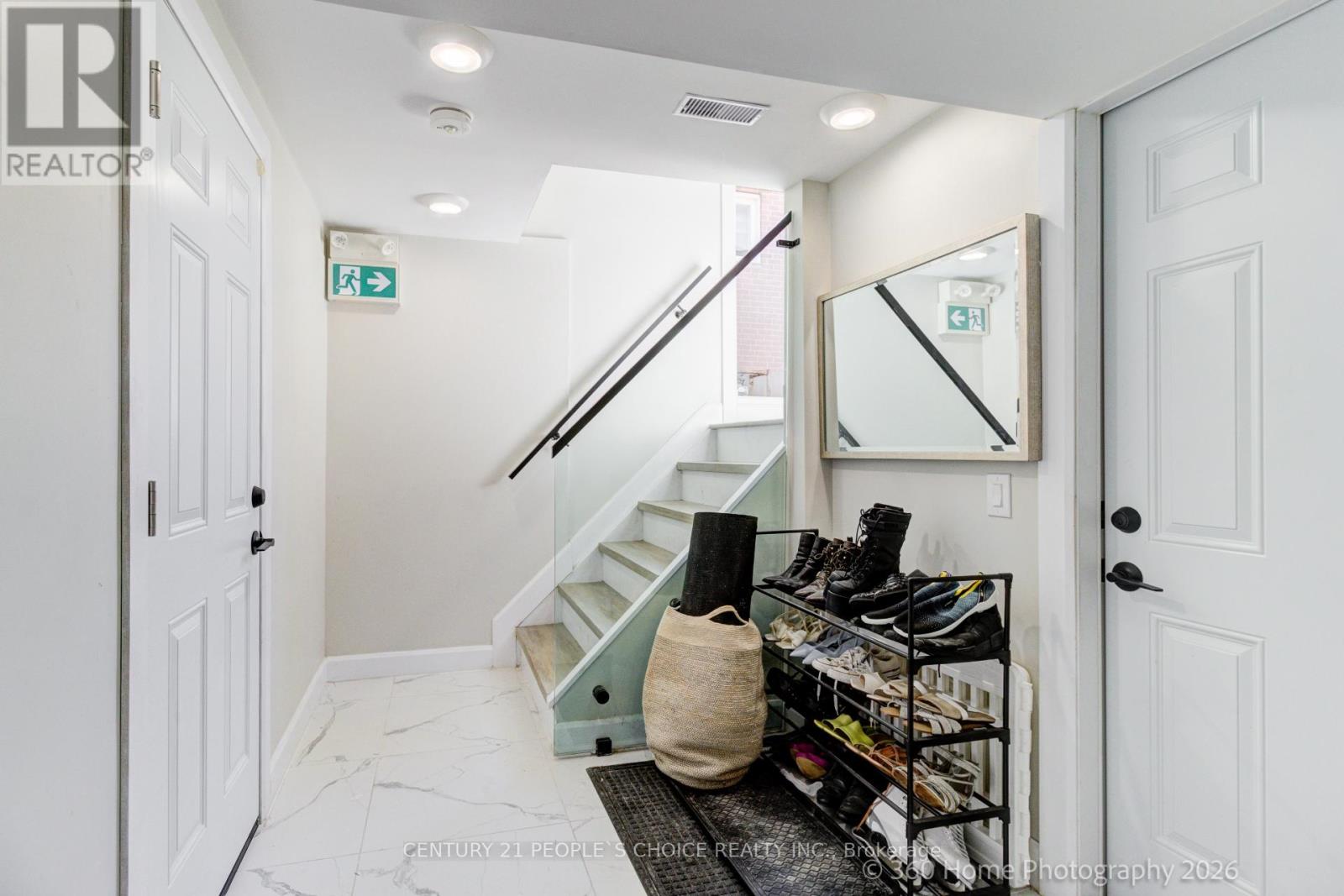 Lower - 37 Bentworth Avenue, Toronto, Ontario  M6A 1P1 - Photo 4 - W13172838