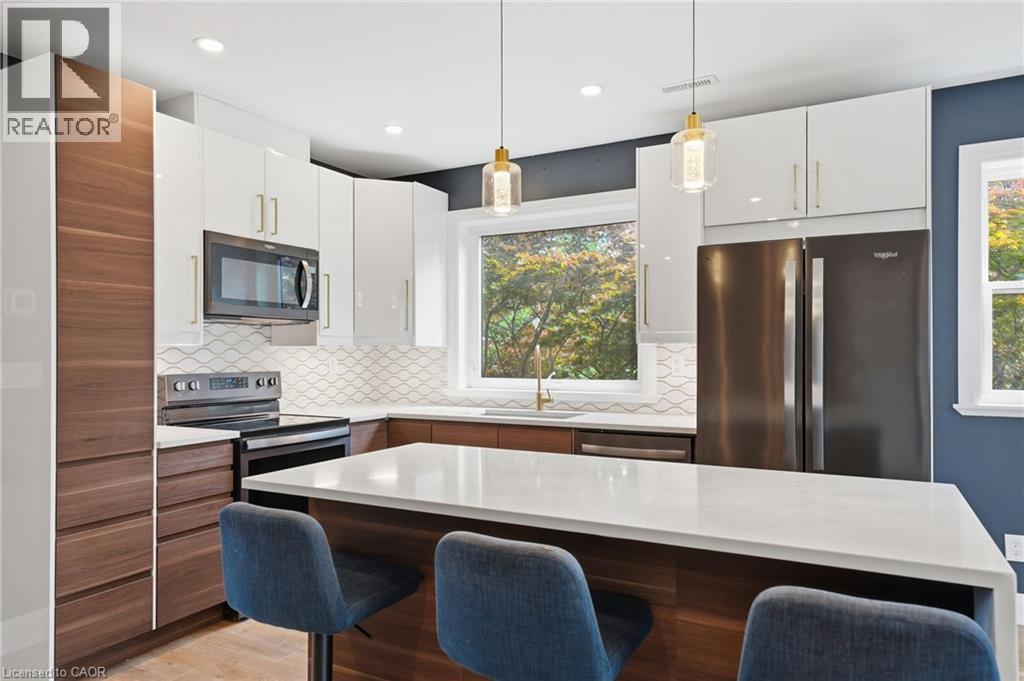 58 ROSSLYN Avenue N Unit# 2