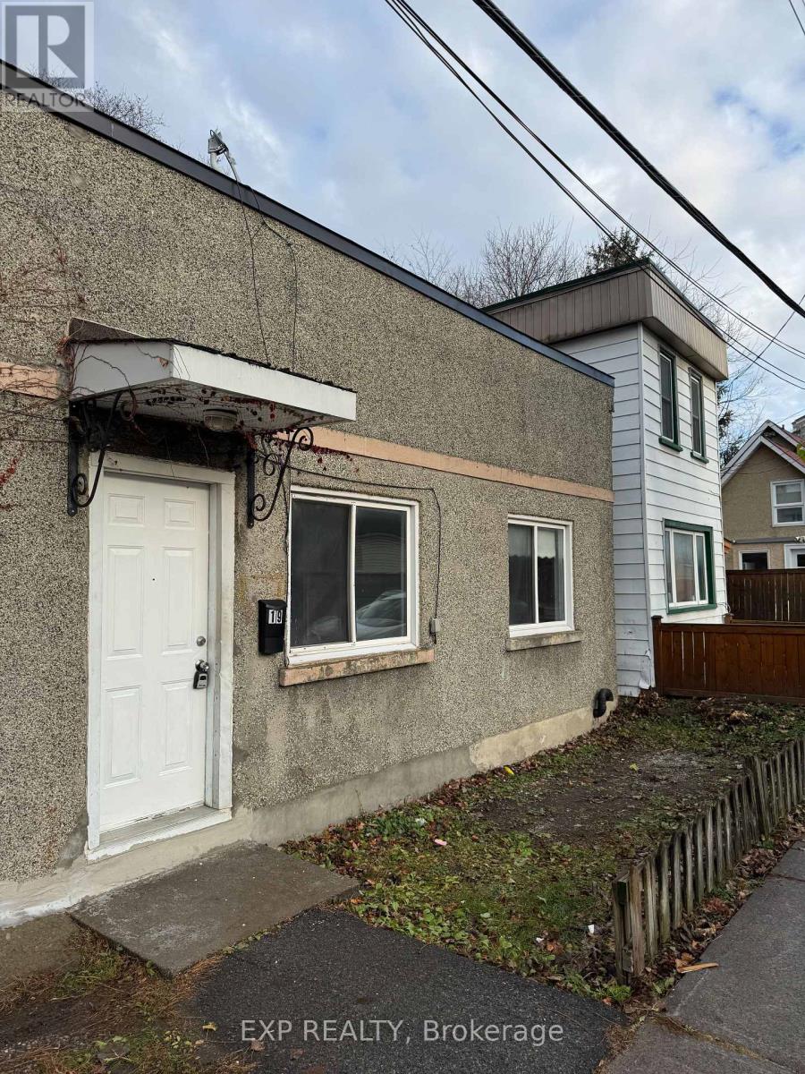19 Loyer Street, Ottawa, Ontario  K1L 5V9 - Photo 2 - X13817214