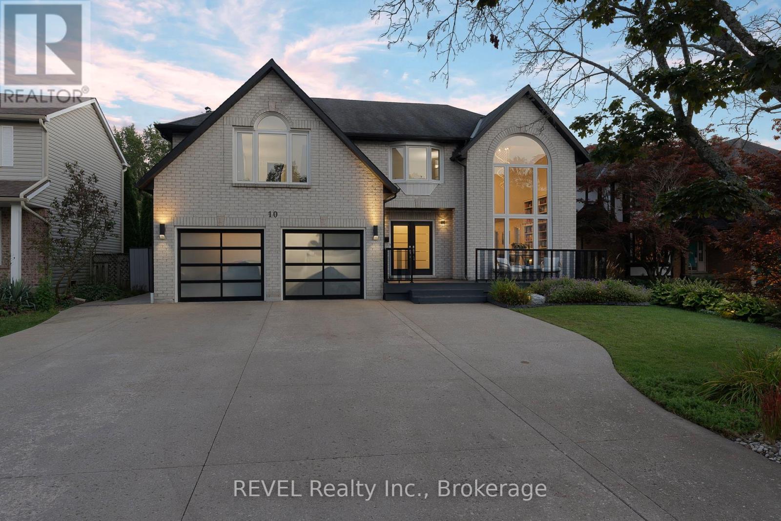10 Meadowbrook Lane, Pelham (Fonthill), Ontario  L0S 1E4 - Photo 2 - X13817226