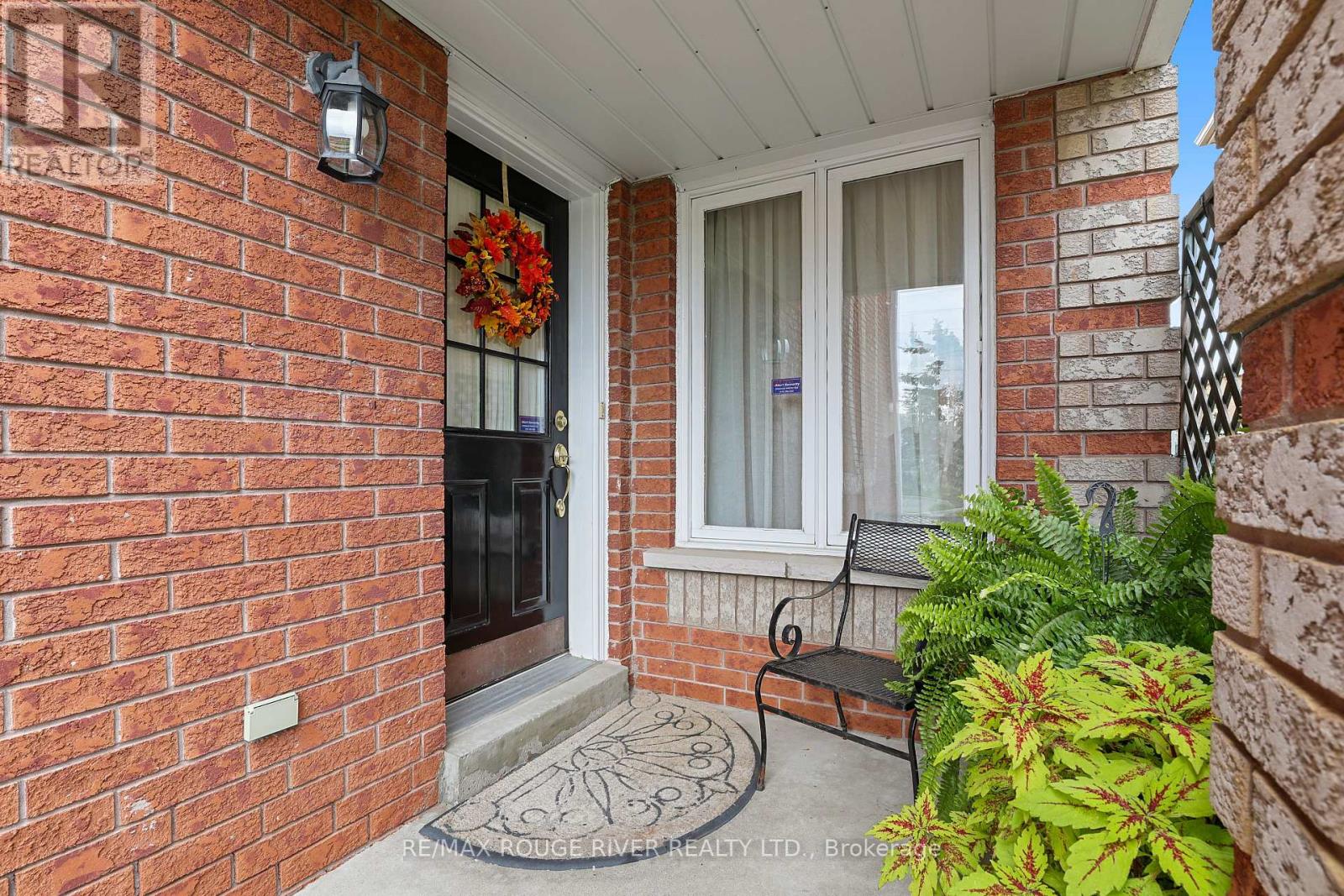 1543 Otonabee Drive, Pickering, Ontario  L1V 6T6 - Photo 3 - E13817264