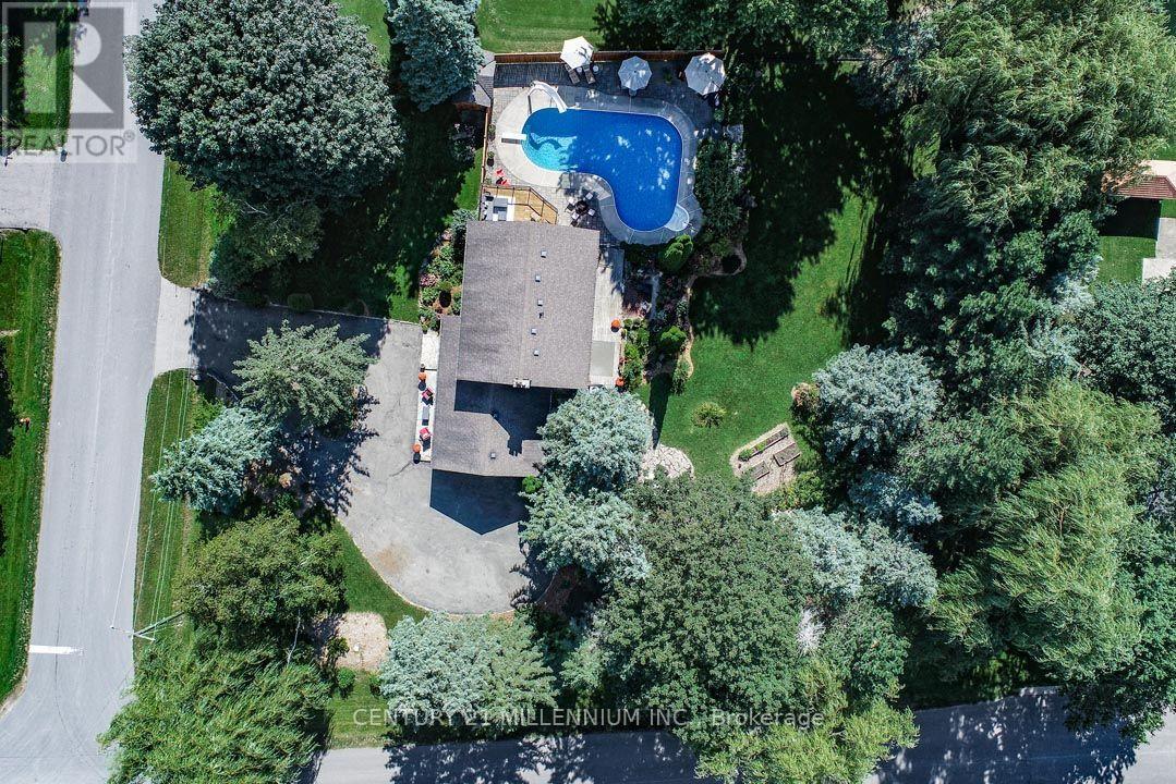 1666 Spruce Drive, Caledon, Ontario  L7K 1B2 - Photo 2 - W13817188