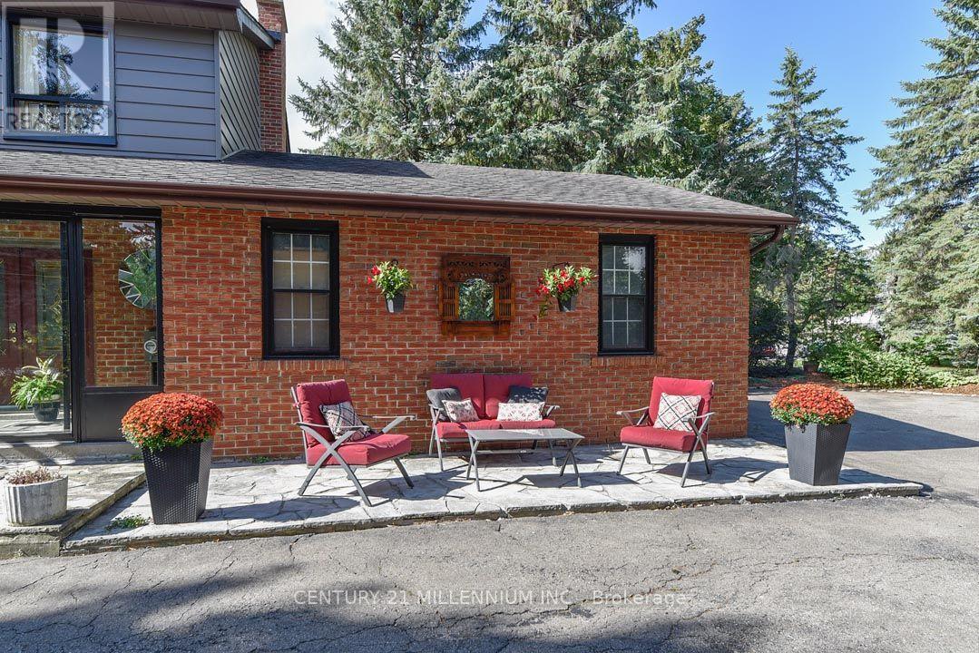 1666 Spruce Drive, Caledon, Ontario  L7K 1B2 - Photo 8 - W13817188