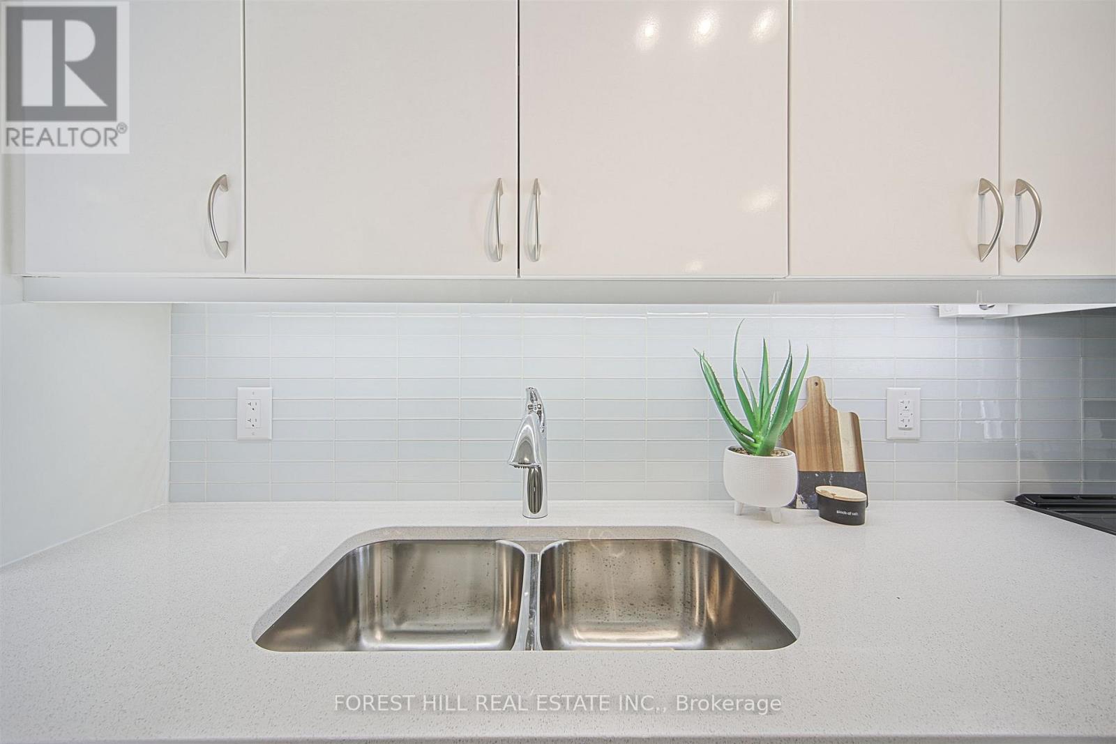 2009 - 38 Annie Craig Drive, Toronto, Ontario M8V 0G9 - Photo 10 - W13817222