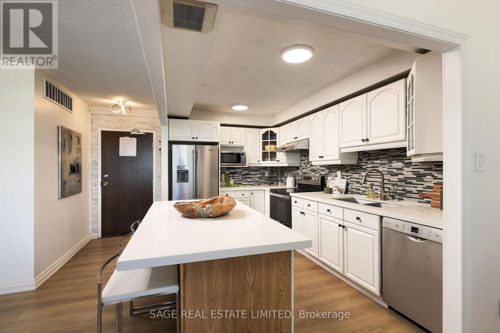 1904 - 135 Marlee Avenue, Toronto, Ontario  M6B 4C6 - Photo 4 - W13817242