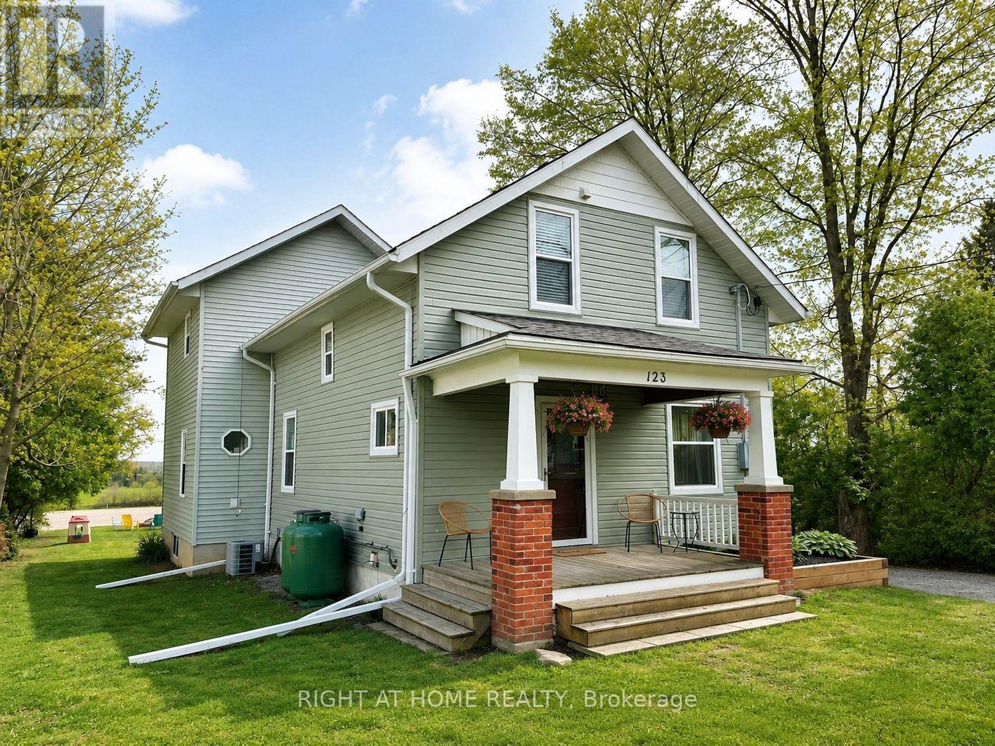 123 John Street, Kawartha Lakes, Ontario  K0M 2T0 - Photo 1 - X13817268