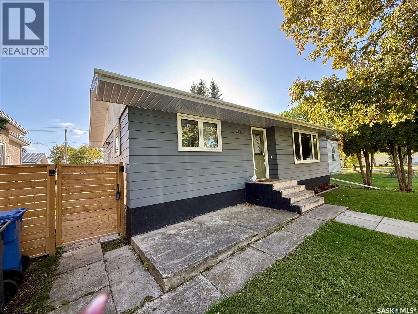 265 5th Avenue W, Melville, Saskatchewan  S0A 2P0 - Photo 1 - SK049216