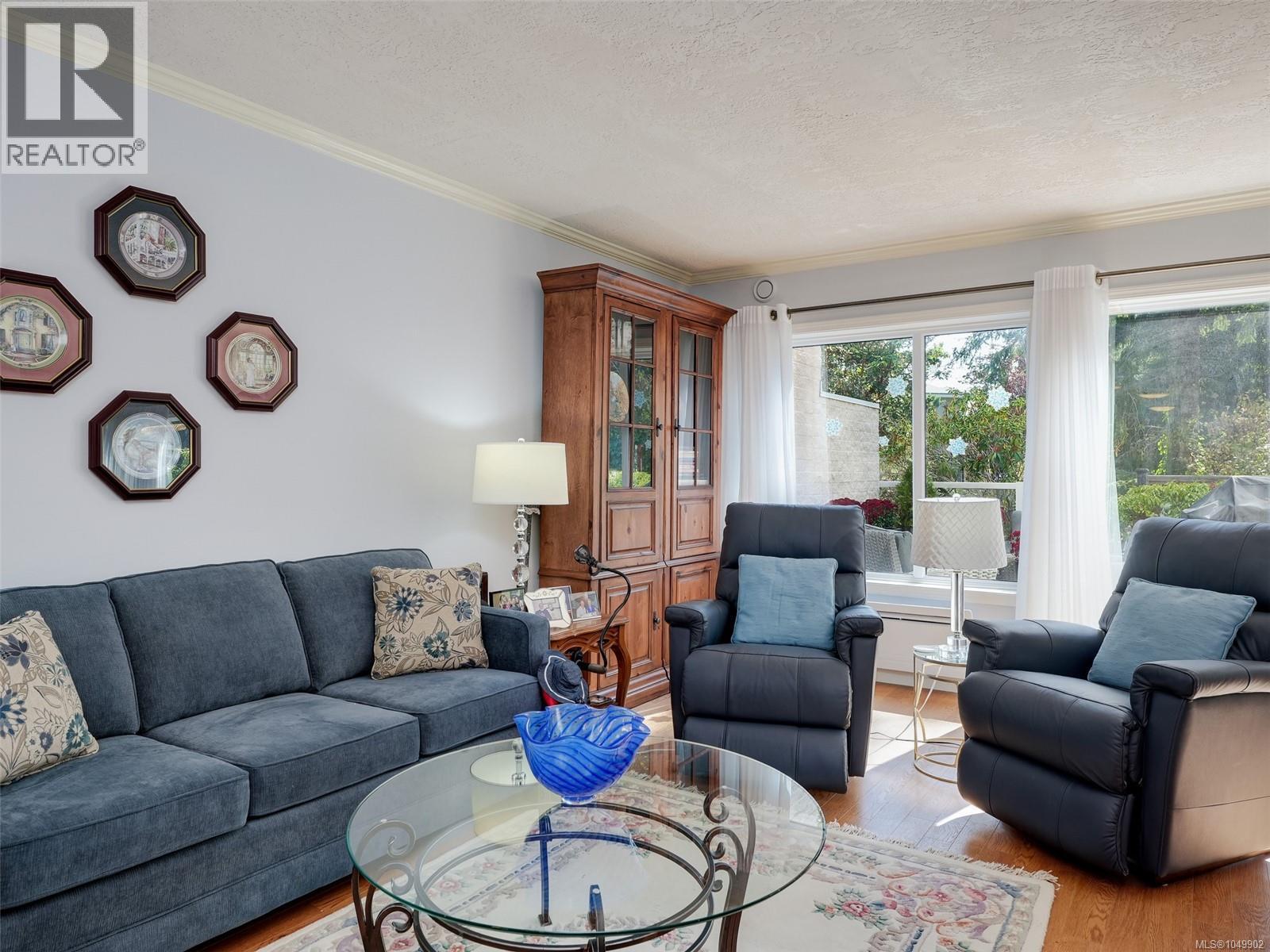 3105 2829 Arbutus Rd, Saanich, British Columbia  V8N 5X5 - Photo 5 - 1049902