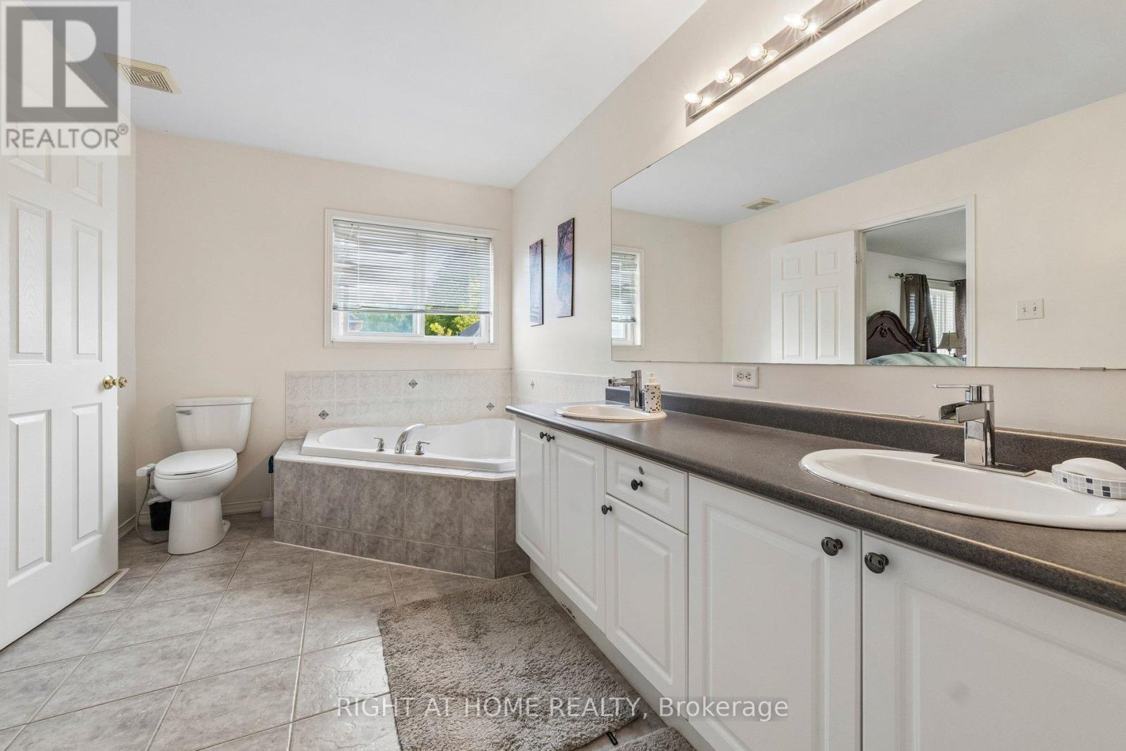 13 Weston Crescent, Ajax, Ontario L1T 0C7 - Photo 25 - E13817348