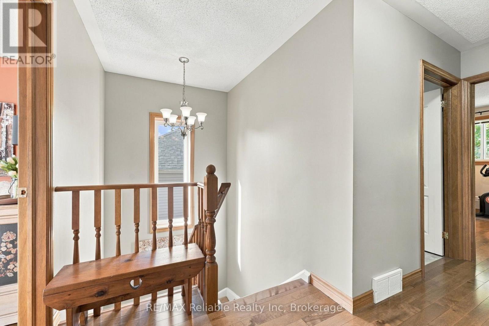71 Meadowridge Road, London North (North M), Ontario  N6H 5E6 - Photo 14 - X13817414