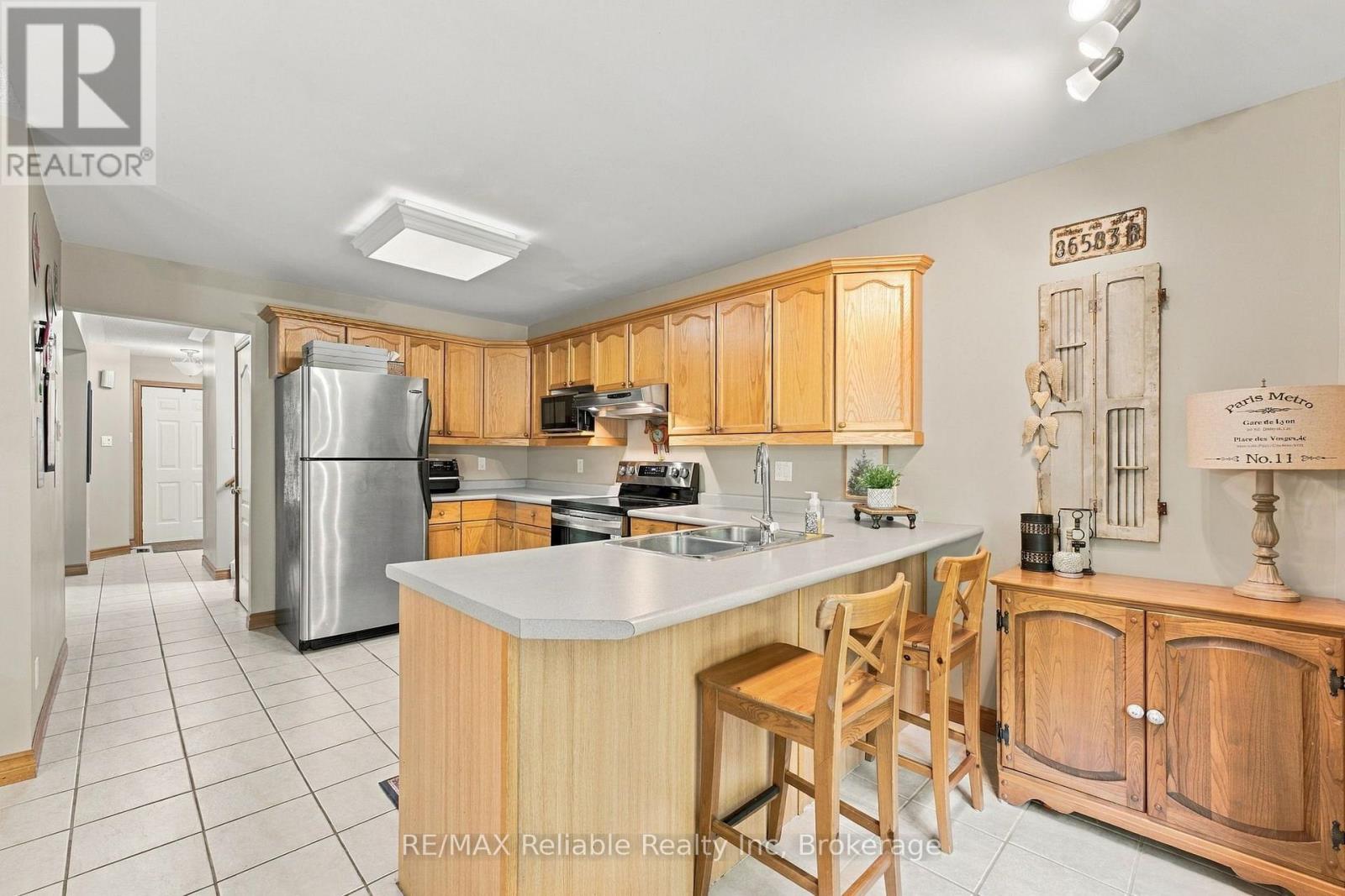 71 Meadowridge Road, London North (North M), Ontario  N6H 5E6 - Photo 8 - X13817414